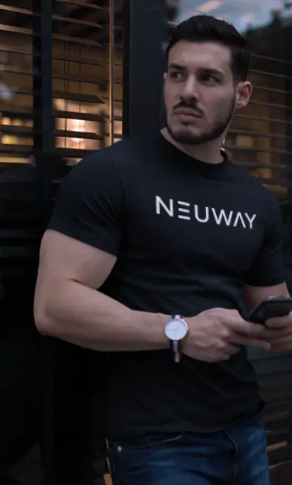 NΞUWΛY SIGNATURE T-SHIRT (3XL)